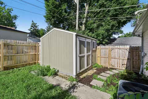 Exterior - 104 E Division St, Lemont, IL 60439 photo 8 of 10