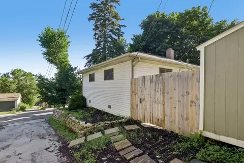 Exterior - 104 E Division St, Lemont, IL 60439 photo 6 of 10