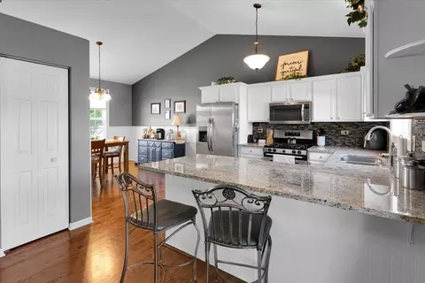 Kitchen - 1410 Martin Ct, Plainfield, IL 60586 photo 1 of 3