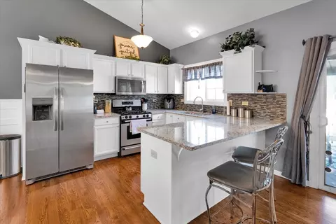 Kitchen - 1410 Martin Ct, Plainfield, IL 60586 photo 2 of 3