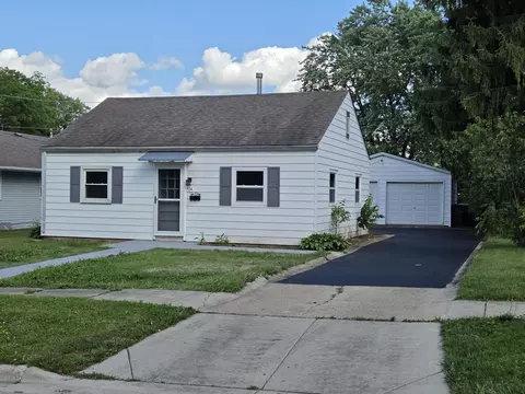 524 Amsterdam St, Woodstock, IL 60098