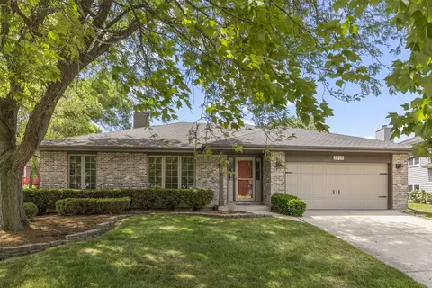 2717 Rolling Meadows Dr, Naperville, IL 60564