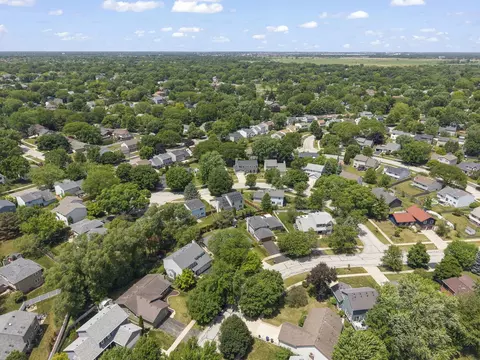 View/Area - 2717 Rolling Meadows Dr, Naperville, IL 60564 photo 6 of 9