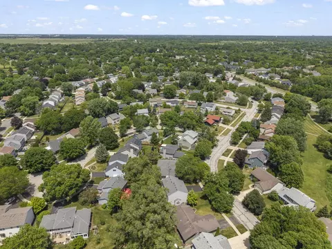 View/Area - 2717 Rolling Meadows Dr, Naperville, IL 60564 photo 5 of 9