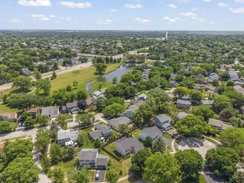 View/Area - 2717 Rolling Meadows Dr, Naperville, IL 60564 photo 2 of 9