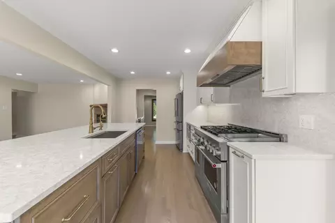 Kitchen - 2717 Rolling Meadows Dr, Naperville, IL 60564 photo 4 of 6