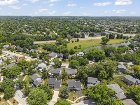 View/Area - 2717 Rolling Meadows Dr, Naperville, IL 60564 photo 3 of 9