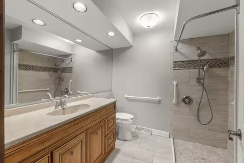 Bath - 2717 Rolling Meadows Dr, Naperville, IL 60564 photo 1 of 2
