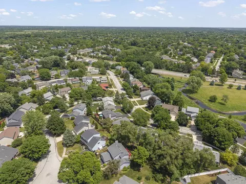 View/Area - 2717 Rolling Meadows Dr, Naperville, IL 60564 photo 4 of 9