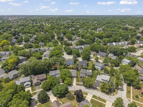 View/Area - 2717 Rolling Meadows Dr, Naperville, IL 60564 photo 7 of 9