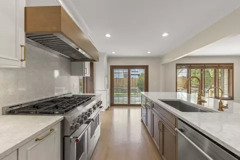 Kitchen - 2717 Rolling Meadows Dr, Naperville, IL 60564 photo 3 of 6