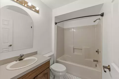 Bath - 2717 Rolling Meadows Dr, Naperville, IL 60564 photo 2 of 2