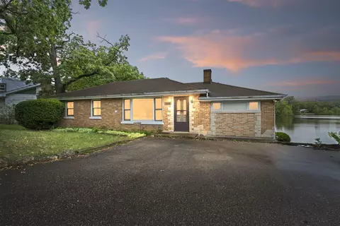 3815 Midway Dr, Island Lake, IL 60042