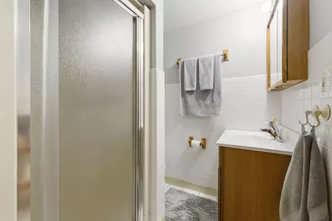 Bath - 5836 S Mayfield Ave, Chicago, IL 60638 photo 2 of 2
