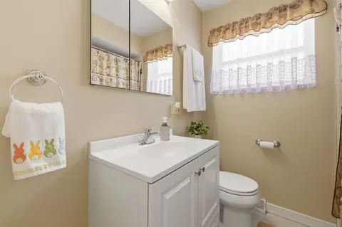 Bath - 5836 S Mayfield Ave, Chicago, IL 60638 photo 1 of 2
