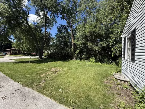 Exterior - 19 W 36th Pl, Steger, IL 60475 photo 7 of 9