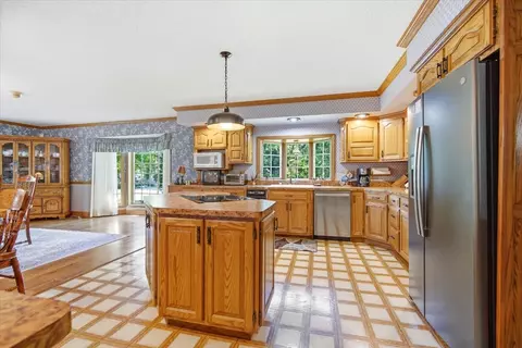Kitchen - 2 Breckenridge Dr, Bloomington, IL 61701 photo 3 of 5
