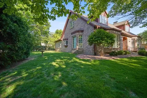Exterior - 2 Breckenridge Dr, Bloomington, IL 61701 photo 4 of 8