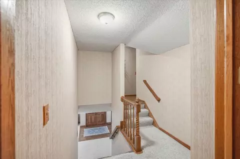 Entry Way - 2 Breckenridge Dr, Bloomington, IL 61701 photo 12 of 15