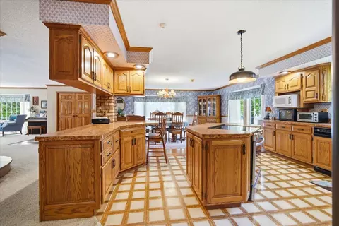 Kitchen - 2 Breckenridge Dr, Bloomington, IL 61701 photo 2 of 5