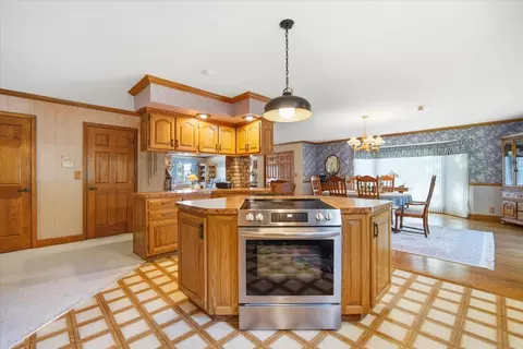 Kitchen - 2 Breckenridge Dr, Bloomington, IL 61701 photo 4 of 5