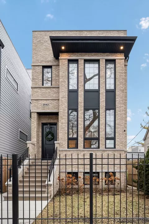2042 N Honore St, Chicago, IL 60614