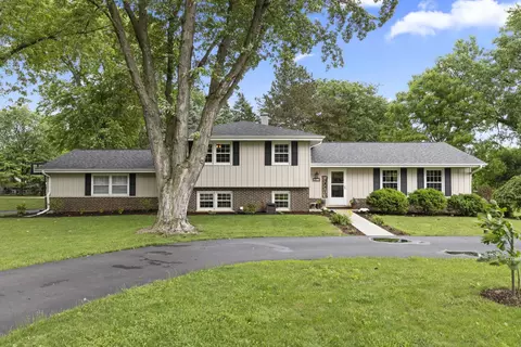 3 N149 Lynn Dr, Saint Charles, IL 60174