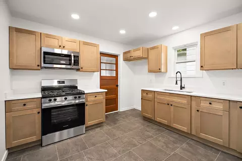Kitchen - 974 S Washington Ave, Kankakee, IL 60901 photo 2 of 3