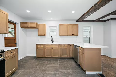 Kitchen - 974 S Washington Ave, Kankakee, IL 60901 photo 3 of 3