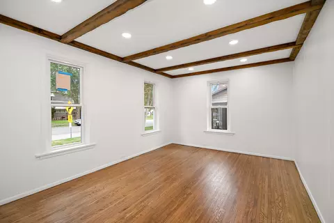 Living - 974 S Washington Ave, Kankakee, IL 60901 photo 1 of 4