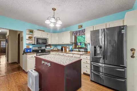 Kitchen - 412 E Pine St, Paxton, IL 60957 photo 1 of 2