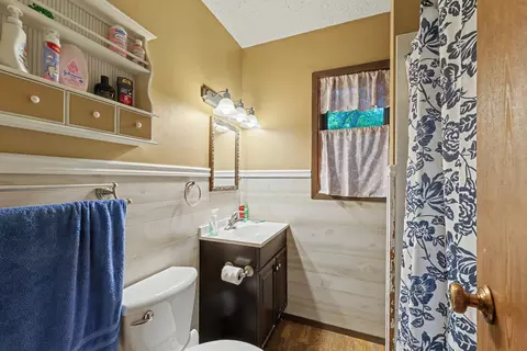 Bath - 412 E Pine St, Paxton, IL 60957 photo 1 of 2