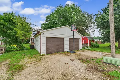 Exterior - 412 E Pine St, Paxton, IL 60957 photo 2 of 4