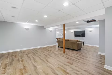 Living - 5104 Prestwick Cir, Plainfield, IL 60586 photo 3 of 5