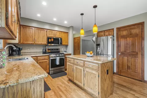 Kitchen - 5104 Prestwick Cir, Plainfield, IL 60586 photo 4 of 4