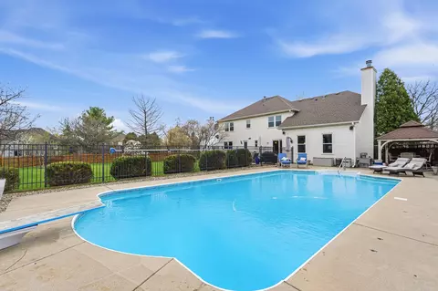 Exterior - 5104 Prestwick Cir, Plainfield, IL 60586 photo 2 of 25