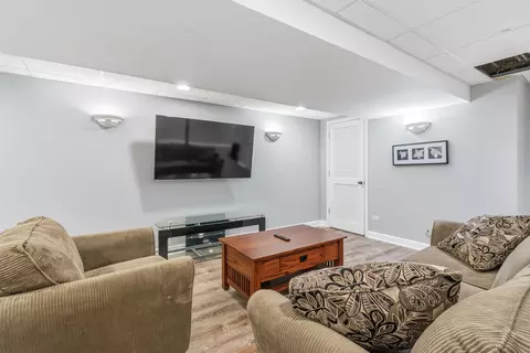 Living - 5104 Prestwick Cir, Plainfield, IL 60586 photo 4 of 5