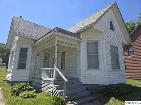 80 W 4th St, Dallas City, IL 62330