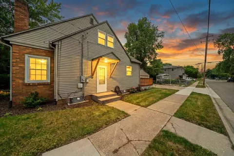 552 River Ln, Loves Park, IL 61111