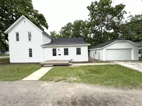 409 E Chestnut St, Paxton, IL 60957