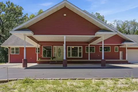 Exterior - 15207 Henry Rd, Morrison, IL 61270 photo 4 of 15