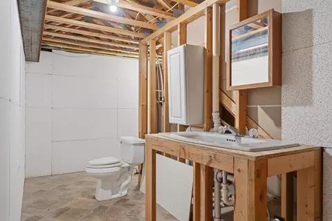 Bath - 15207 Henry Rd, Morrison, IL 61270 photo 3 of 3