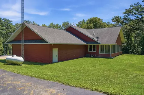 Exterior - 15207 Henry Rd, Morrison, IL 61270 photo 10 of 15