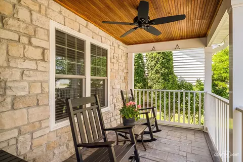 2124 Wicklow Rd, Naperville, IL 60564 photo 2