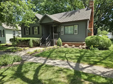 48 N Market St, Momence, IL 60954