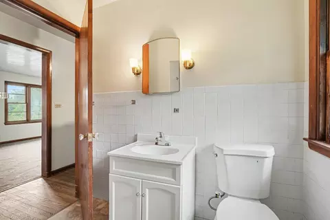 Bath - 125 S River Rd, North Aurora, IL 60542 photo 1 of 1