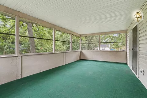 Exterior - 125 S River Rd, North Aurora, IL 60542 photo 3 of 4