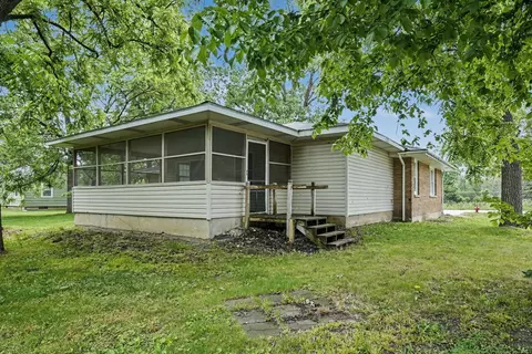 Exterior - 125 S River Rd, North Aurora, IL 60542 photo 4 of 4