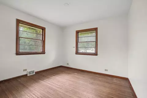 Bedroom - 125 S River Rd, North Aurora, IL 60542 photo 1 of 2