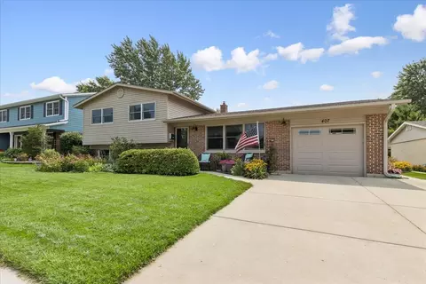 407 W Tanglewood Dr, Arlington Heights, IL 60004